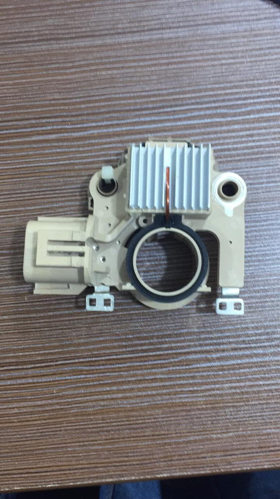 YR1440L - MITS DC W/O RESEST. 12V S-L FC-LG S/HOLE REGULATOR