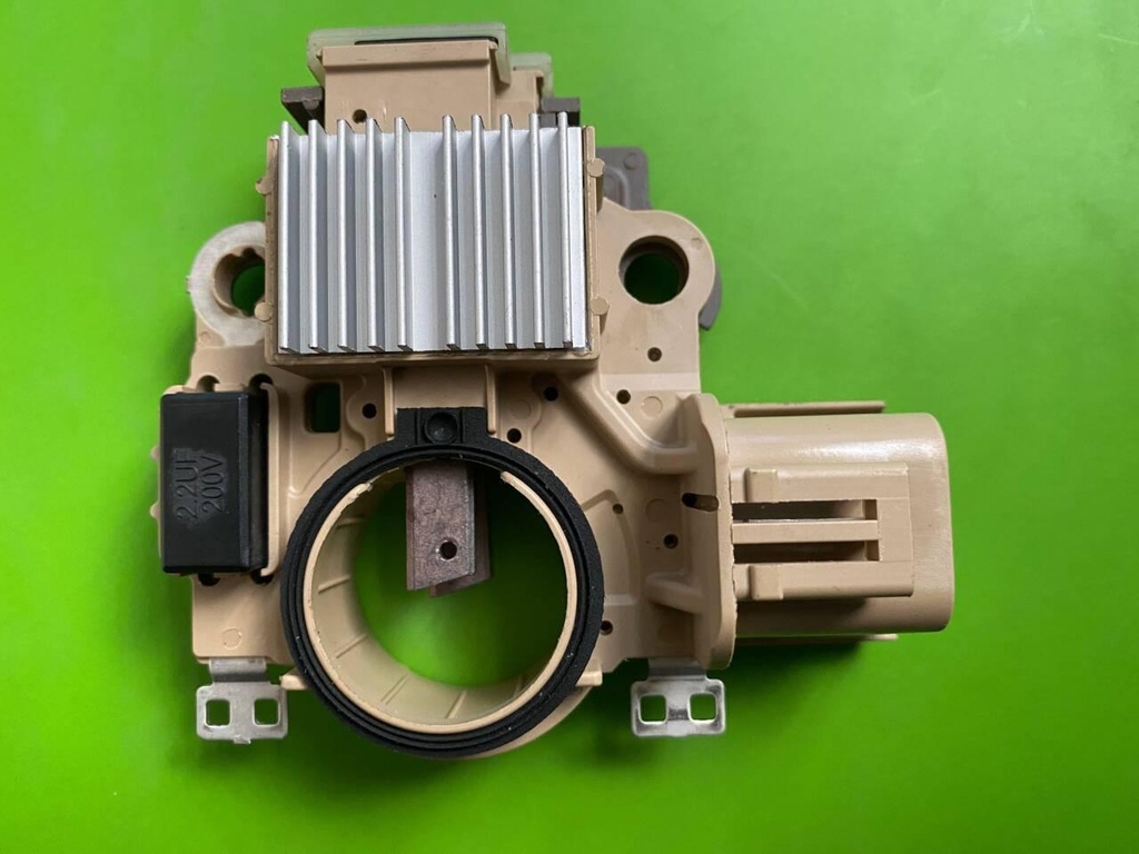 YR1442R-MITS CANTER N/M 12V FC-GR HD SMALL HOLE REGULATOR