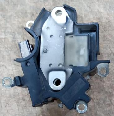 YR1953R-VALEO 12V 2P BACK+CARBON  REGULATOR